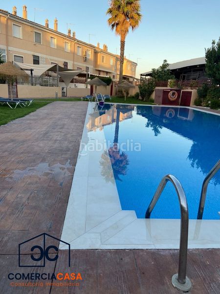 Foto 9d980990-e27d-4bdc-a4cf-b57bf92163c1. Casa adossada amb calefacció aparcament piscina a Atarfe