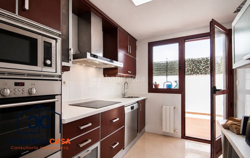 Foto e0d15c2a-854e-4c4d-a2d7-c65cfe3556f8. Casa adossada amb calefacció aparcament a San Miguel Armilla