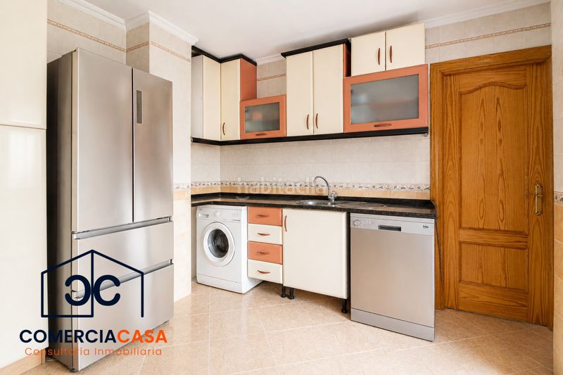 Foto bfef9c4e-1457-4974-82f8-ab1e96db7788. Casa adossada a Maracena