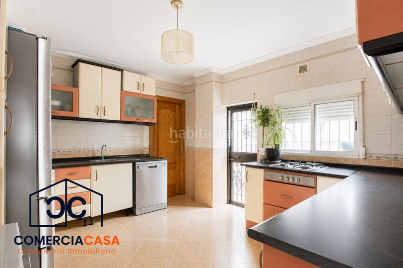 Foto dca00b59-7ccf-46d7-8d1d-e4cb89ca80da. Casa adossada a Maracena