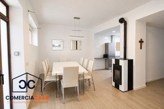 Reihenhaus in Centro - Sagrario. Casa en venta en granada  amplia, luminosa y con patio y terraza