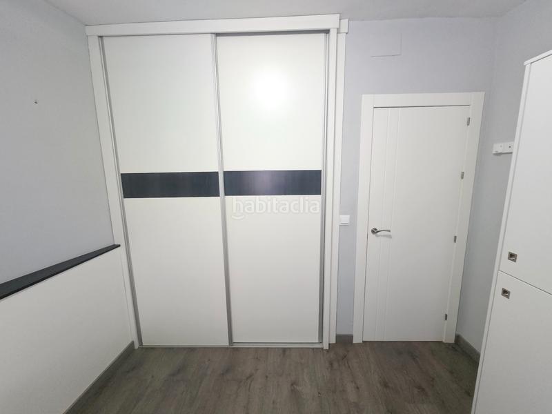 Foto d1d84cef-09c0-42c2-8b8d-f19b3b308421. Flat in calle aragón 14 in Las Tres Cruces Armilla