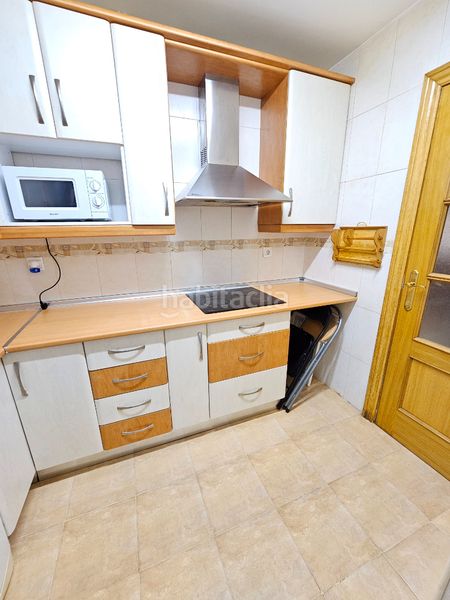 Foto f1e3219e-f9ab-4c6a-ad1a-1039c8e0004a. Pis amb calefacció aparcament a Híjar Gabias (Las)