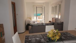 Miete Etagenwohnung  Calle sol. Se alquila piso en cerca de plaza einstein para estudiantes