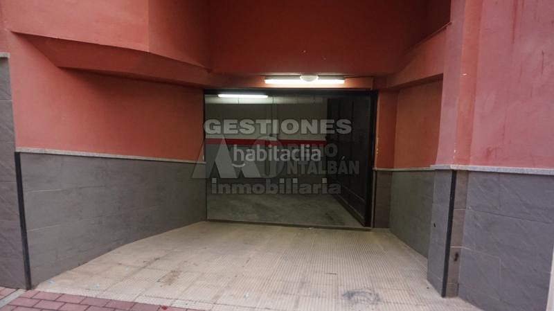 Foto 576fb86f-a0e2-4258-b6c8-2e337ae3a37a. Parking voiture dans Peligros