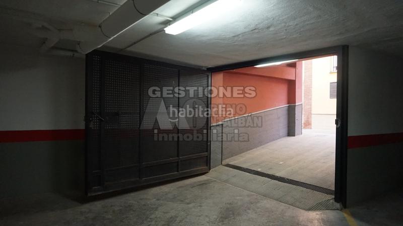 Foto 612052e2-8d34-427b-9a95-d6a1403129c7. Parking voiture dans Peligros