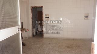 Location Local commercial à Cerrillo de Maracena - Periodistas. Se alquila pequeño local en bda. cerrillo de maracena