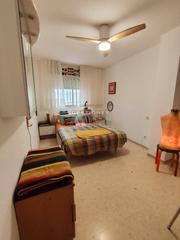Location Studio  Paseo de cartuja. Se alquila estudio con cocina y baño compartido