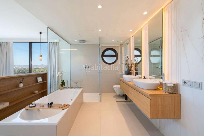 Foto 4059d1fd-2fe3-44c6-90ca-b8e024090806. Piso en Puerto Deportivo Fuengirola