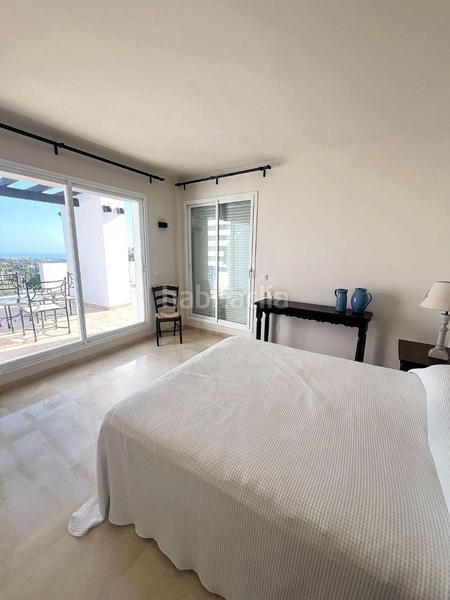 Foto ee8fec58-fc24-4e9b-bdc7-fc4f4cfd43b5. Zweistöckige wohnung mit parking pool in La Quinta Benahavís