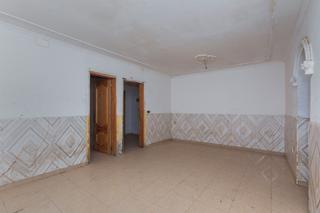 Casa in Ciutat del Transport - La Salera. Fantástica casa de dos plantas para reformar a su gusto
