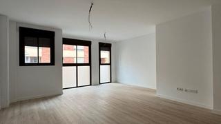 Pis en Plaza Donoso Corts - Avenida Magdalena. Fantstico piso de obra nueva con ascensor, garaje y trastero en
