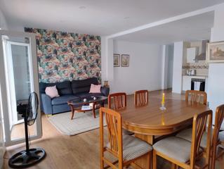Location Appartement à Estación - Universidad. Fantástico piso amueblado con 3 habitaciones y balcón en zona co