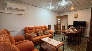 Pis a Plaza Illes Columbretes. Fantástico piso amueblado con 4 habitaciones, ascensor y balcón