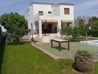 Chalet en El Grao. Espectacular chalet amueblado con piscina, garaje, trastero, ter