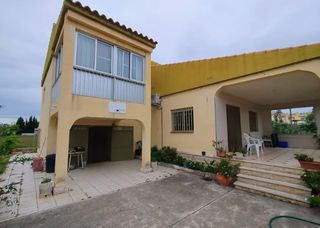 Chalet in Playa-Ben Afeli. Venta de 3 chalets amueblados sobre una parcela de 1100m² en la