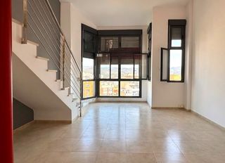 Duplex in Plaza Donoso Cortés - Avenida Magdalena. Fantástico ático dúplex semi nuevo en zona ronda vinatea con 3 h