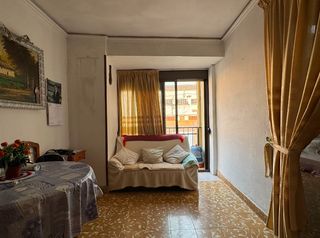 Pis a Mestrets. Venta de piso amueblado con 3 habitaciones y balcón en zona cort