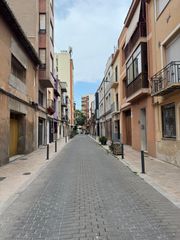 Casa a Plaza Illes Columbretes. Venta de casa sobre terreno de 145m² en zona ronda magdalena