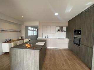 Appartement  Calle de los reyes católicos. Excelente propiedad totalmente renovada a estrenar en pleno cent