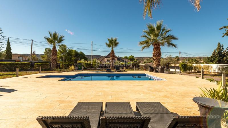 Foto 15c56c96-f43b-40b6-b2d1-b1c793e03347. Xalet amb calefacció aparcament piscina a Pla de la Vallonga Alicante