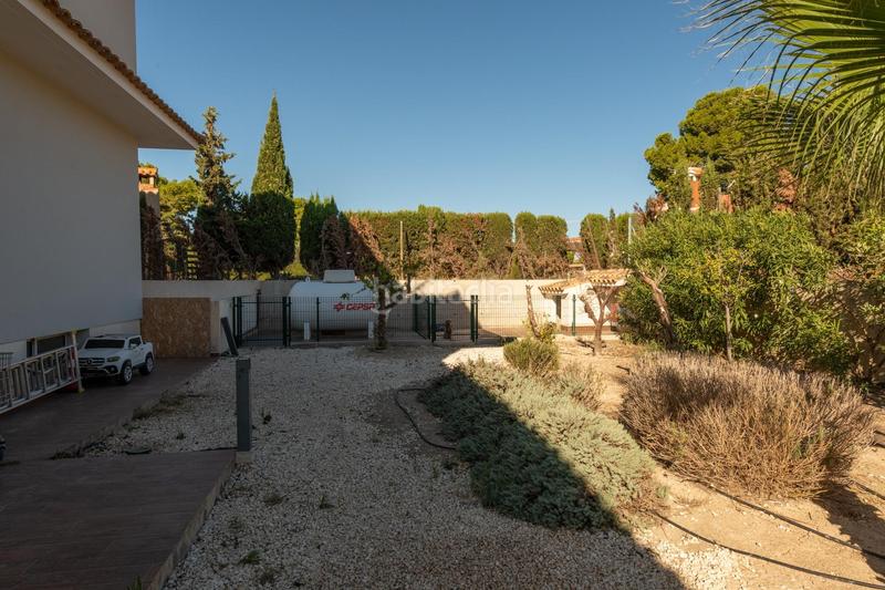 Foto 326744e5-2019-4d95-9eed-d52e426cb7c9. Xalet amb calefacció aparcament piscina a Pla de la Vallonga Alicante