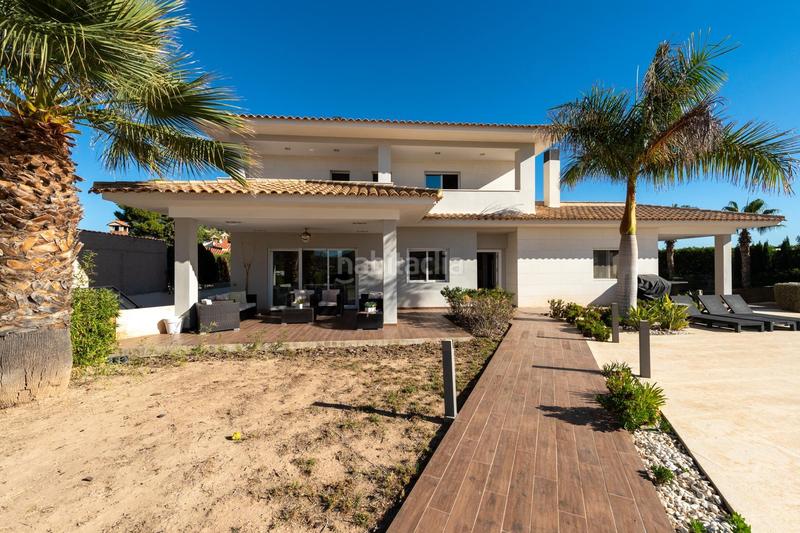 Foto 8ac8a59f-e597-4152-9a01-6a8c925efb77. Xalet amb calefacció aparcament piscina a Pla de la Vallonga Alicante