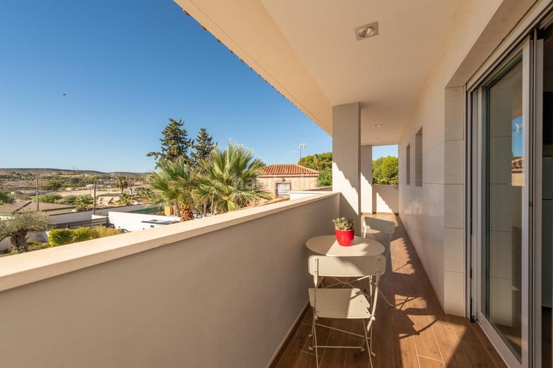 Foto 9b15d5dc-d684-478b-92f6-b1c8e2d704a8. Xalet amb calefacció aparcament piscina a Pla de la Vallonga Alicante