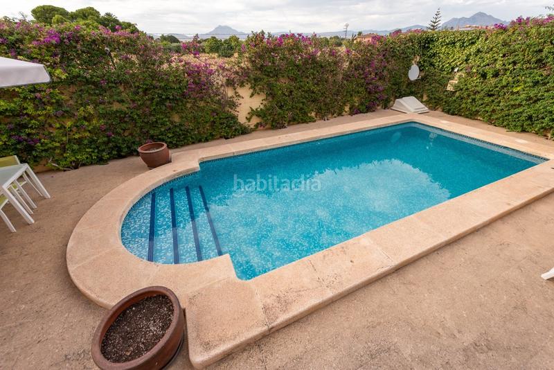 Foto 19f69b8d-b90f-44e3-b218-40d3d6459807. Chalet  familiar de lo mejor de la zona en Petrer