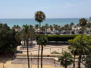 Rent Flat in Paseo paseito ramiro 7. Fantastica vivienda frente al mar.