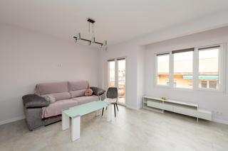 Appartement  Calle fco carratala cernuda. Vivienda muy luminosa en zona  mercado.