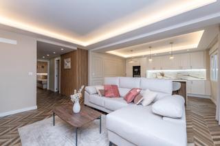 Appartement  Avenida de salamanca. Magnifica propiedad totalmente renovada en pleno corazon de la c