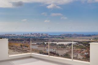 Xalet a Campello Pueblo. Casa con impresionantes vistas despejadas a campello y san juan