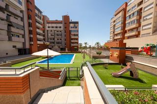 Miete Etagenwohnung  Calle de maría de maeztu. Espaciosa vivienda en esquina ubicada en elche!