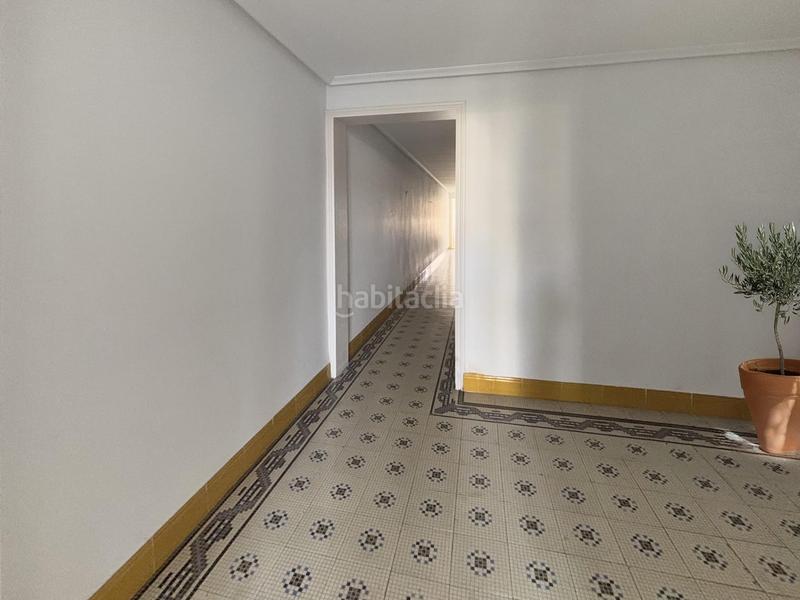 Foto eb9cdbfb-bab4-41f0-aa4d-447d08d13a75. Piso espectacular piso en plaza de los luceros en Alicante