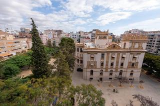 Location Appartement  Calle del catedrático ferre vidiella. Amplia y luminosa vivienda en el corazón de la ciudad