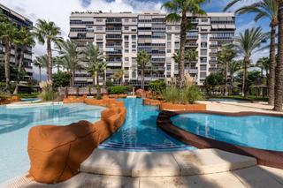 Pis  Calle de mara moliner. Exclusiva vivienda en residencial de alto standing con vistas es
