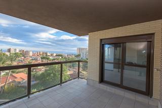 Lloguer Pis  Calle calle del musico vicente espiteri galiano. Fantástica vivienda ubicada en el pau 5!
