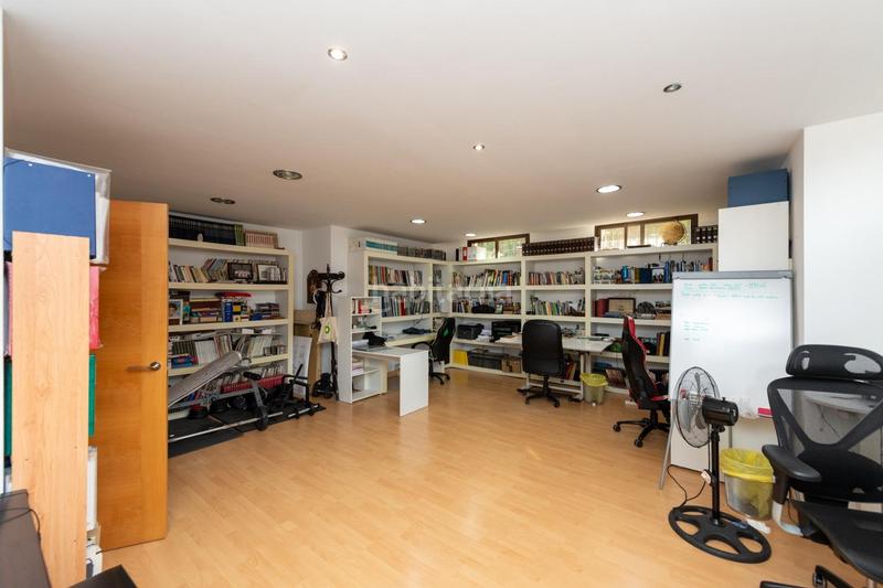 Foto 15b98d9e-186c-4ee9-b478-16914eb5152e. Casa aparellada amb calefacció aparcament piscina a Mutxamel