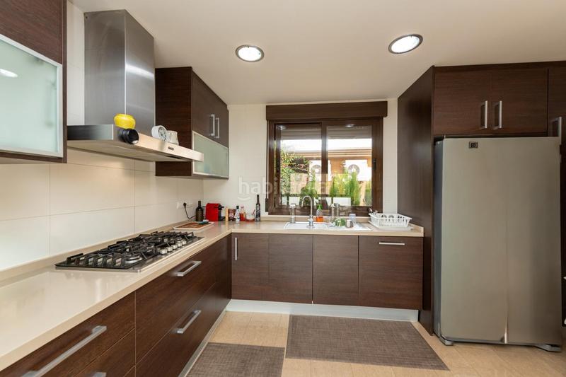 Foto 2ed92467-13c8-4326-855e-b0f792916db9. Casa aparellada amb calefacció aparcament piscina a Mutxamel