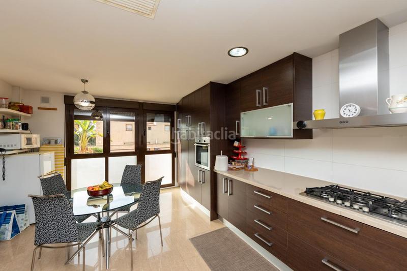 Foto 5687b62b-3b04-42bd-a2ae-c7de4f672a4a. Casa aparellada amb calefacció aparcament piscina a Mutxamel