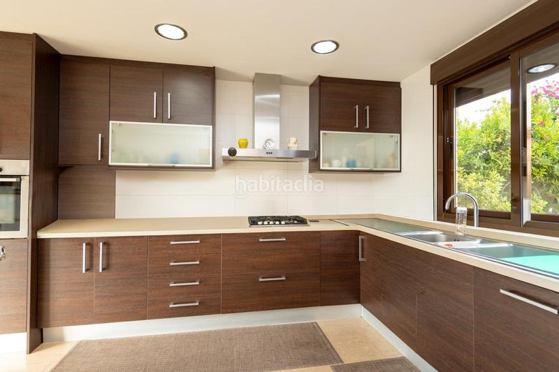 Foto f37b9b5f-58f8-4124-908b-aefb981524c1. Casa aparellada amb calefacció aparcament piscina a Mutxamel