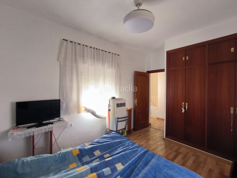 Foto b7484b72-8802-4dc9-b8b8-7d79e8d97116. Casa adossada amb xemeneia aparcament a Garrobo (El)