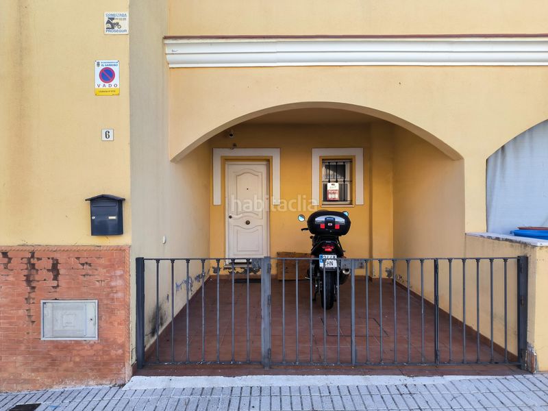 Foto b917f030-b259-4090-afef-c78f3ffbe6e3. Casa adossada amb xemeneia aparcament a Garrobo (El)