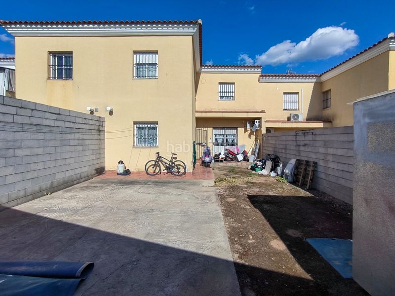Foto dbdab266-6e58-454b-9d6f-b86bd1b7907e. Casa adossada amb xemeneia aparcament a Garrobo (El)