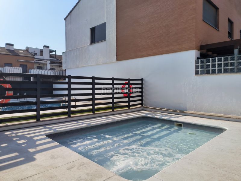 Foto 92a291c6-b591-43e4-b989-c39d410d8669. Casa adossada amb calefacció piscina a Torreblanca Sevilla