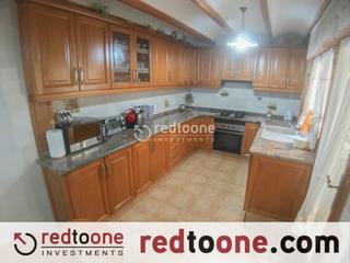 Casa en Ibi. Vivienda de tres alturas con terraza en pleno centro de ibi