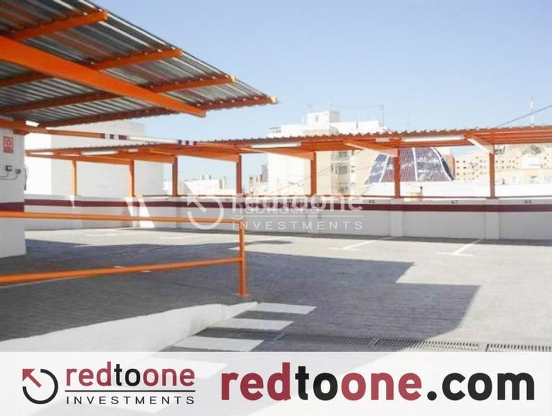 Foto a622d1a3-21d7-4d27-be86-3e8dfd1fae83. Parking voiture dans Mercado Alicante