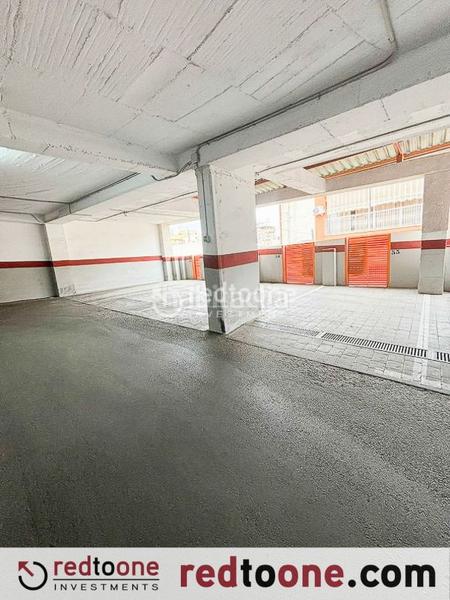 Foto d127fc55-78e3-496b-bed3-e4dd8e54d91c. Parking voiture dans Mercado Alicante