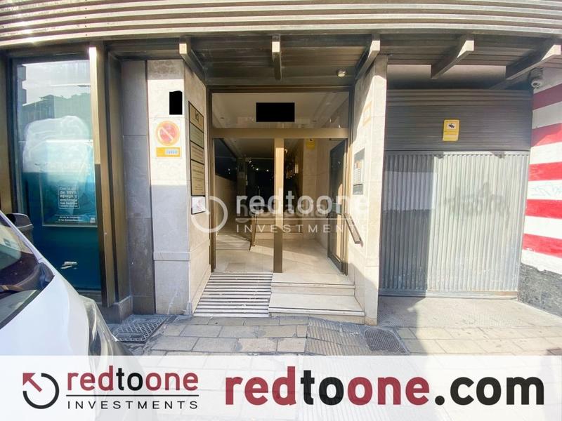 Foto 30fd53a7-8b78-48ff-a870-4425a266076e. Parking coche venta de plaza de garaje en pleno centro en Alicante